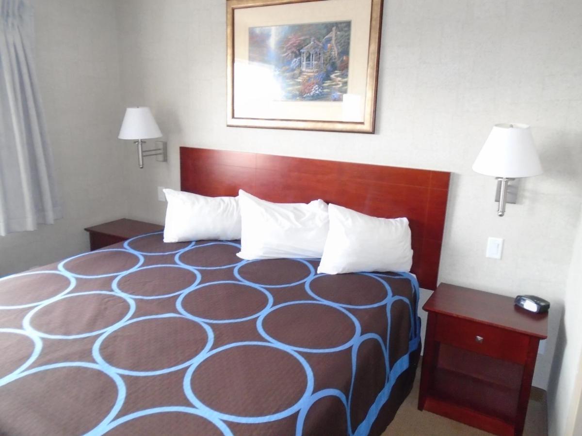 Super 8 By Wyndham Red Deer City Centre Extérieur photo