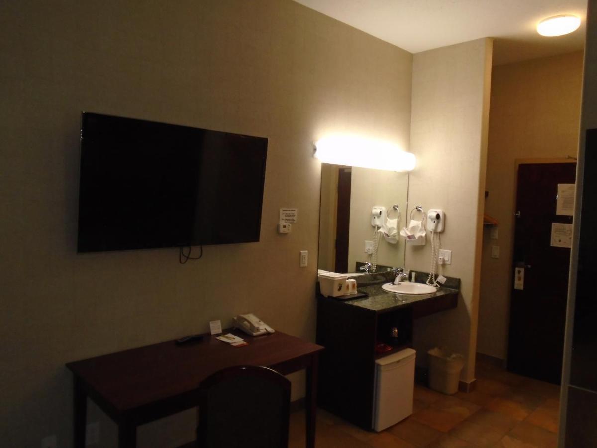 Super 8 By Wyndham Red Deer City Centre Extérieur photo